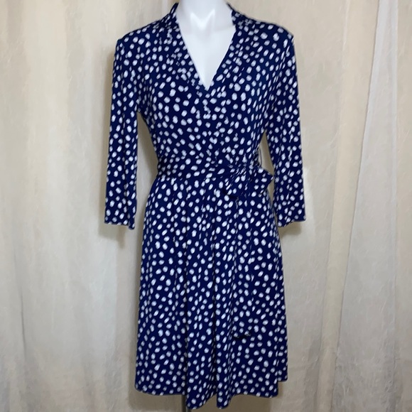 Liz Claiborne Dresses & Skirts - Liz Claiborne woman’s beautiful navy blue and white dress